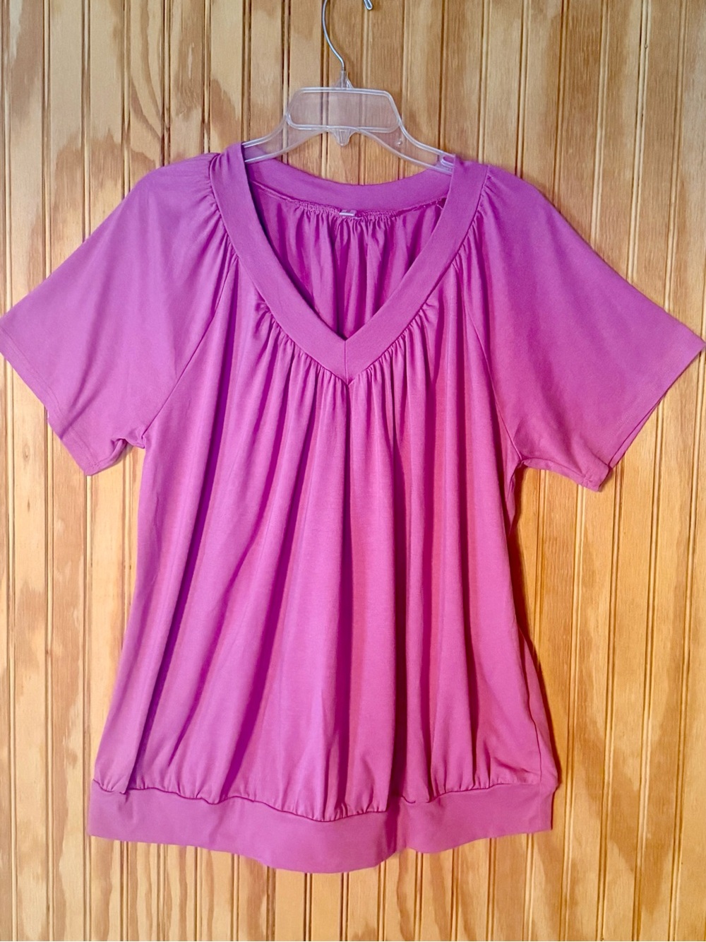 Women's Short Sleeve V-Neck Tee in Magenta